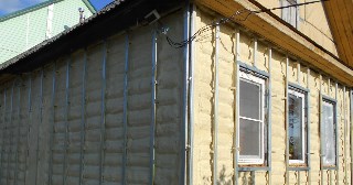 Утепление домов ППУ в Полевском | Уральская Полимерная Компания – от 789 руб. за м²